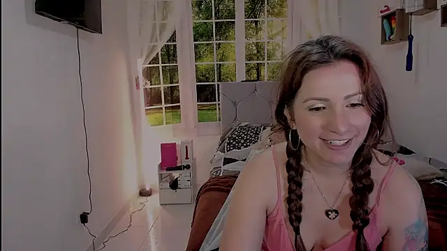 vanessabrown  online show from 05-09-26, 03:28