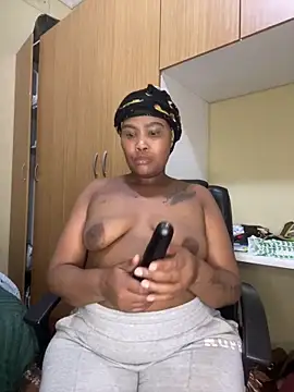 Snapshot of BADFATASS85 chatting on 06-21-26, 12:13 BADFATASS85 online show from 06-21-26, 12:13