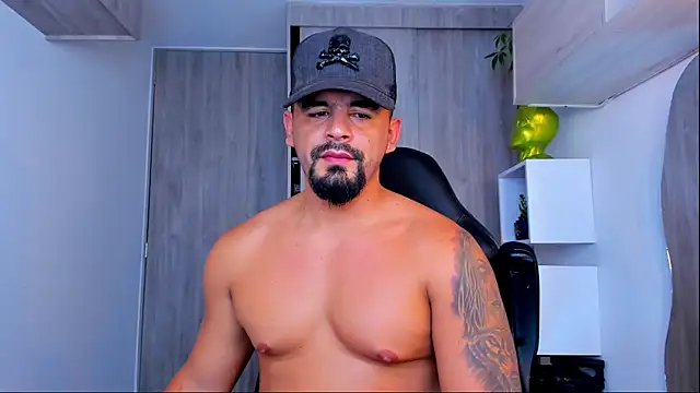 Snapshot of Ricardo_1998 chatting on 02-24-25, 08:38 Ricardo 1998 online show from 02-24-25, 08:38