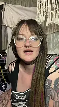 Snapshot of 1-800-FUCKYOU chatting on 03-05-25, 08:32 1-800-FUCKYOU online show from 03-05-25, 08:32