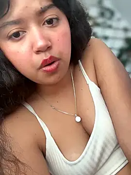 Snapshot of Peach_Girll chatting on 04-22-26, 02:51 Peach Girll online show from 04-22-26, 02:51