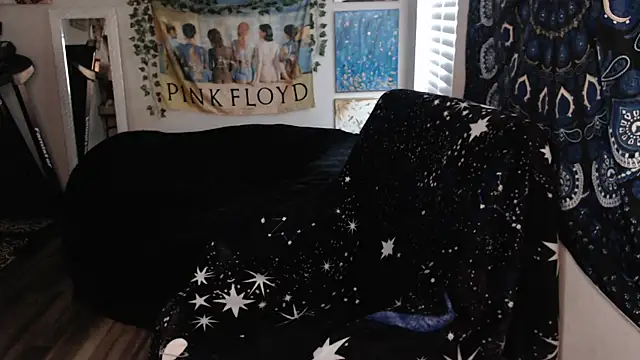 ElektraExotic online show from 09-24-25, 07:06