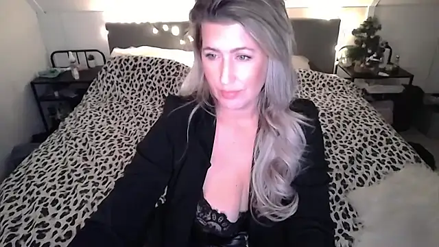 Snapshot of TessToy chatting on 01-06-25, 05:16 TessToy online show from 01-06-25, 05:16