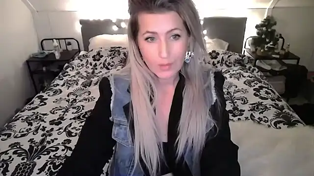 Snapshot of TessToy chatting on 01-09-25, 05:33 TessToy online show from 01-09-25, 05:33