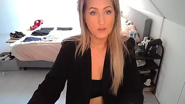 Snapshot of TessToy chatting on 02-18-25, 11:33 TessToy online show from 02-18-25, 11:33
