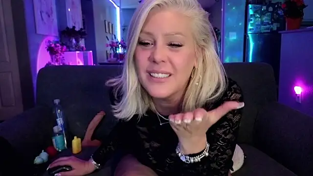 Snapshot of Lexi_Shocker chatting on 06-17-26, 07:44 Lexi Shocker online show from 06-17-26, 07:44