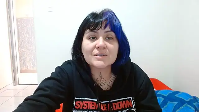Snapshot of vaholiver chatting on 06-21-26, 03:58 vaholiver online show from 06-21-26, 03:58