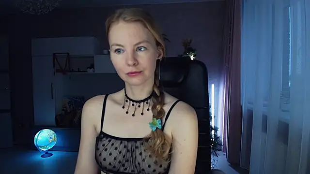 Snapshot of Cuddle_Cat chatting on 12-20-25, 06:20 Cuddle Cat online show from 12-20-25, 06:20