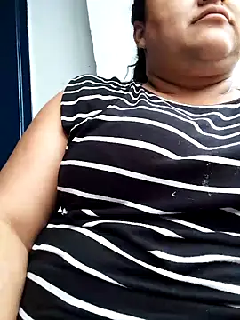 Snapshot of Monseratte21 chatting on 02-01-25, 09:40 Monseratte21 online show from 02-01-25, 09:40