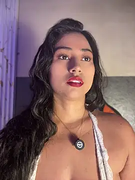 Snapshot of Valentinne_z chatting on 06-03-26, 10:29 Valentinne z online show from 06-03-26, 10:29