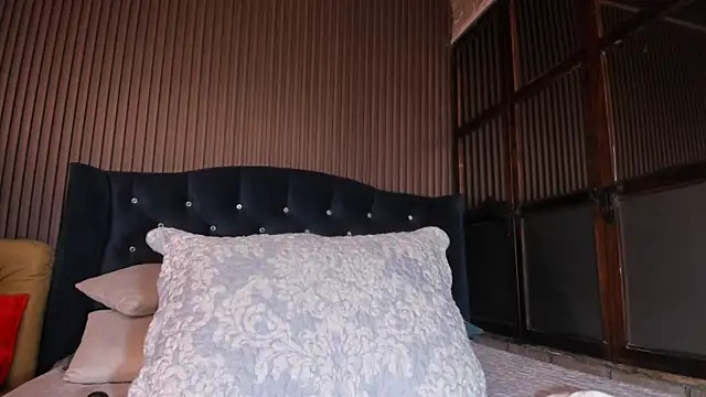 JuliaDawson  online show from 02-15-26, 11:56