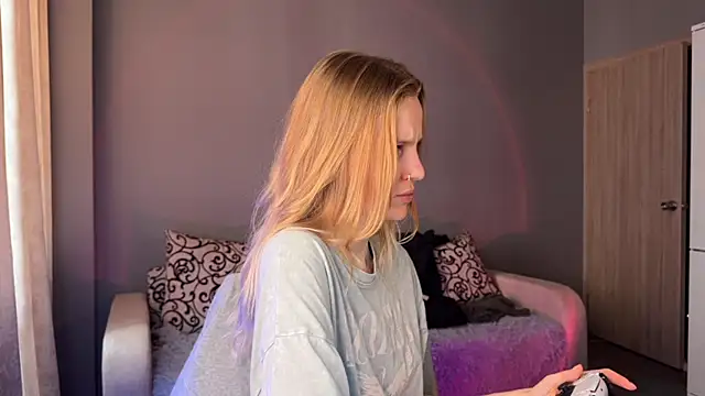 Chanel Gill online show from 09-18-25, 06:37