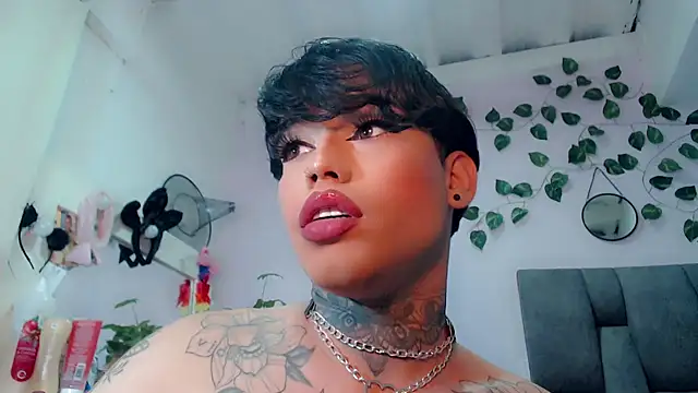 Snapshot of little_star_porn chatting on 12-08-24, 02:39 little star porn online show from 12-08-24, 02:39