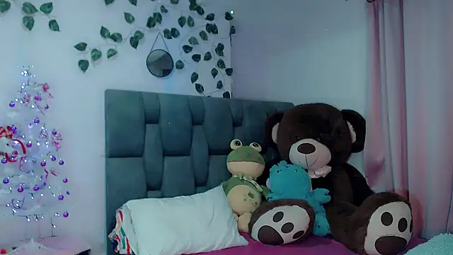 Snapshot of little_star_porn chatting on 12-11-24, 08:47 little star porn online show from 12-11-24, 08:47