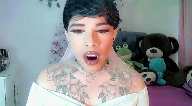 Snapshot of little_star_porn chatting on 12-14-24, 01:59 little star porn online show from 12-14-24, 01:59