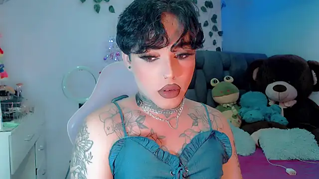 Snapshot of little_star_porn chatting on 12-15-24, 01:00 little star porn online show from 12-15-24, 01:00