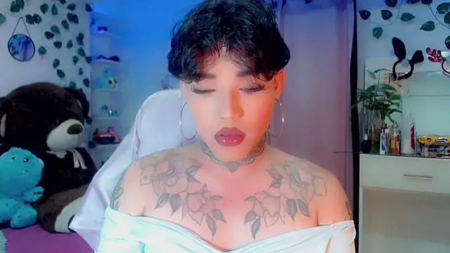 Snapshot of little_star_porn chatting on 12-29-24, 03:44 little star porn online show from 12-29-24, 03:44