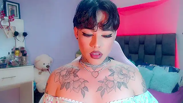 Snapshot of little_star_porn chatting on 03-04-25, 10:24 little star porn online show from 03-04-25, 10:24