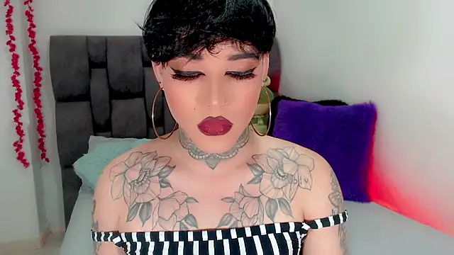 Snapshot of little_star_porn chatting on 10-08-25, 12:03 little star porn online show from 10-08-25, 12:03