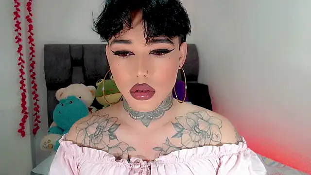 Snapshot of little_star_porn chatting on 10-10-25, 01:10 little star porn online show from 10-10-25, 01:10