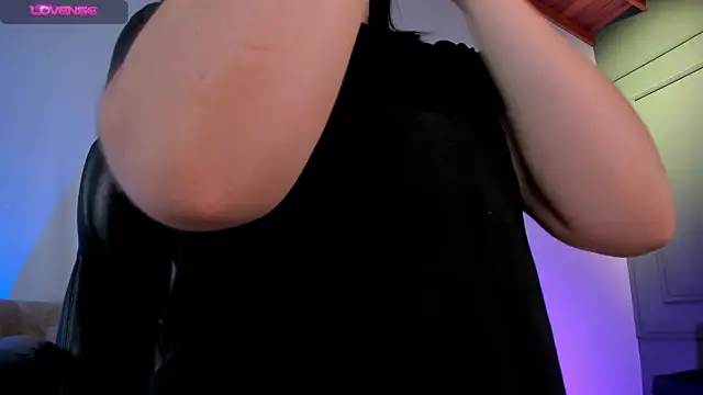 Snapshot of JennaOlsonX chatting on 02-05-25, 06:48 JennaOlsonX online show from 02-05-25, 06:48