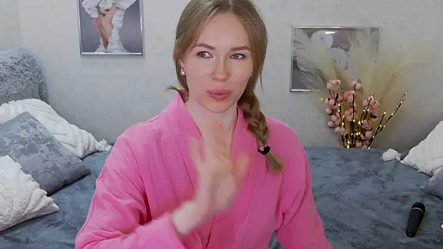 Veronika Mitchel online show from 02-20-25, 05:51