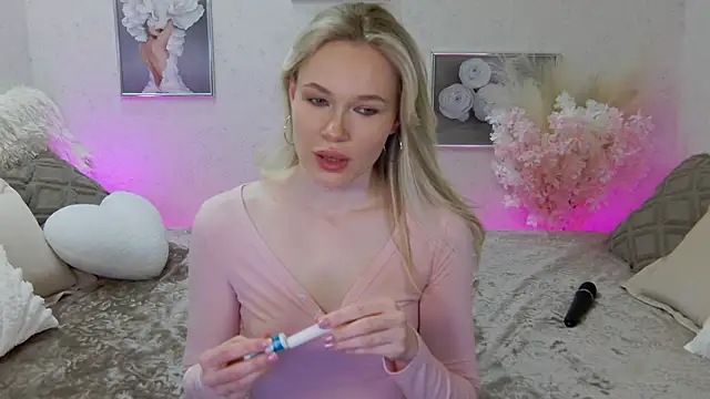 Veronika Mitchel online show from 03-18-25, 05:53