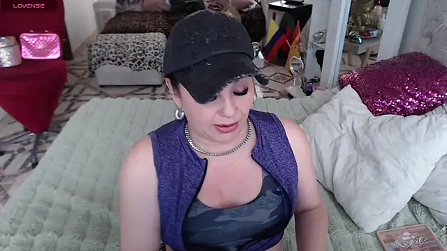 Snapshot of Myrnasexxx chatting on 04-22-26, 09:05 Myrnasexxx online show from 04-22-26, 09:05