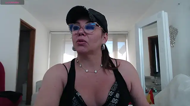 Snapshot of Myrnasexxx chatting on 05-09-26, 03:17 Myrnasexxx online show from 05-09-26, 03:17