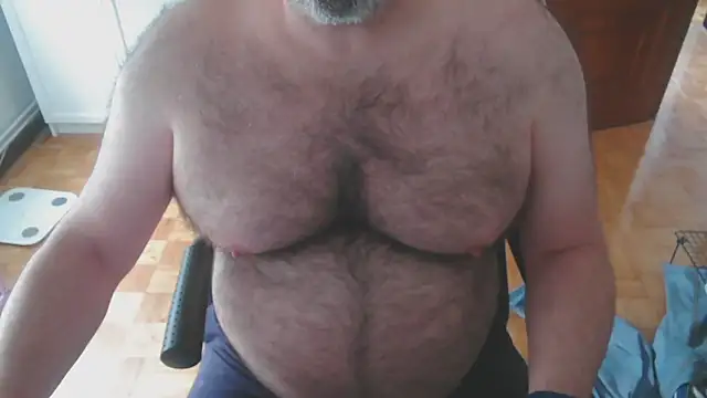 Snapshot of mikeyhotbear chatting on 05-04-26, 04:25 mikeyhotbear online show from 05-04-26, 04:25