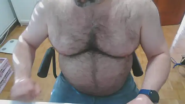 Snapshot of mikeyhotbear chatting on 05-05-26, 05:10 mikeyhotbear online show from 05-05-26, 05:10