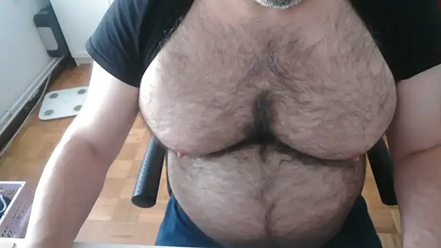 Snapshot of mikeyhotbear chatting on 05-21-26, 08:43 mikeyhotbear online show from 05-21-26, 08:43