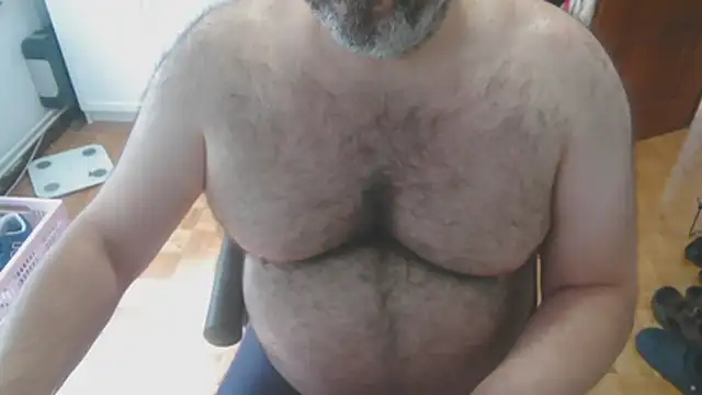 Snapshot of mikeyhotbear chatting on 06-01-26, 03:47 mikeyhotbear online show from 06-01-26, 03:47
