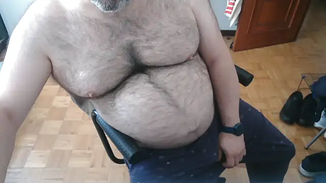 Snapshot of mikeyhotbear chatting on 06-10-26, 09:19 mikeyhotbear online show from 06-10-26, 09:19