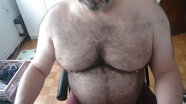 Snapshot of mikeyhotbear chatting on 06-18-26, 09:14 mikeyhotbear online show from 06-18-26, 09:14