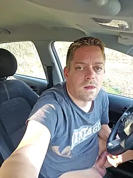 Trucker Hunter online show from 02-09-25, 01:03