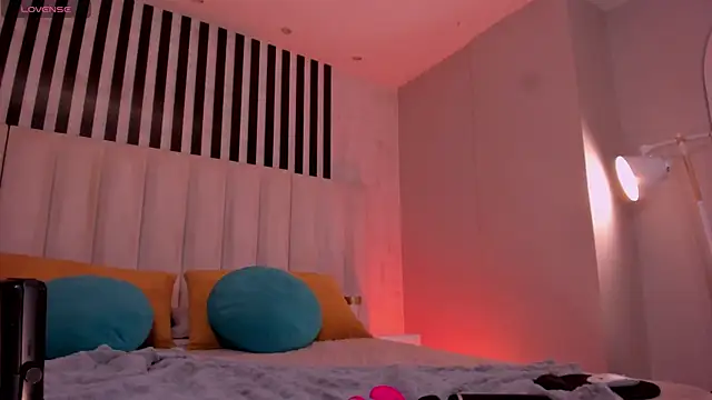 ErikaBenz  online show from 05-10-26, 11:59