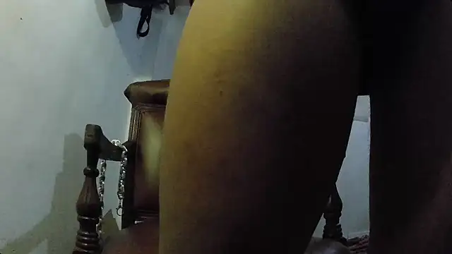 Snapshot of crazylatinguyy chatting on 11-16-25, 01:28 crazylatinguyy online show from 11-16-25, 01:28