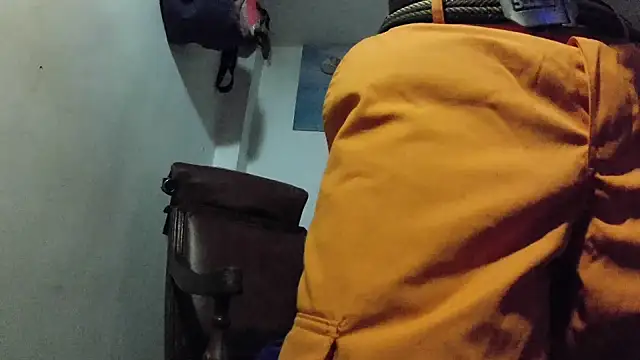 Snapshot of crazylatinguyy chatting on 11-17-25, 05:08 crazylatinguyy online show from 11-17-25, 05:08