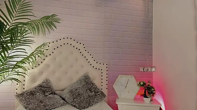 Snapshot of _Eurekaa_ chatting on 02-27-25, 10:53 Eurekaa online show from 02-27-25, 10:53