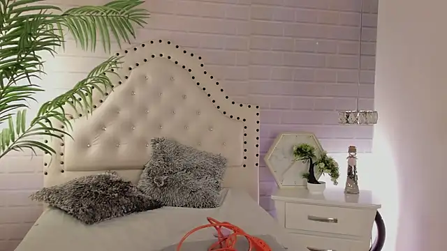 Snapshot of _Eurekaa_ chatting on 02-28-25, 08:28 Eurekaa online show from 02-28-25, 08:28