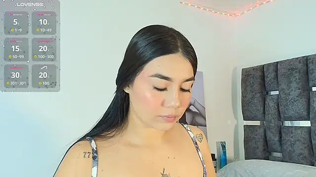 Natasharuso online show from 12-16-25, 01:38