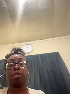 Snapshot of Goddesskarisma chatting on 10-30-25, 07:36 Goddesskarisma online show from 10-30-25, 07:36