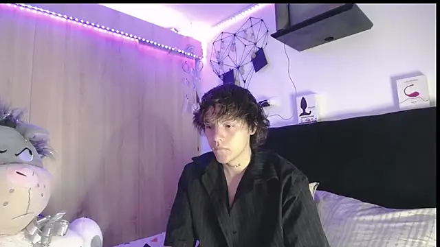 Santiago kiler online show from 04-15-26, 12:23