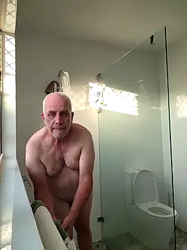 Snapshot of guywifi chatting on 12-20-25, 08:21 guywifi online show from 12-20-25, 08:21