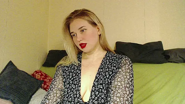 Snapshot of mmmPinUpGirl chatting on 10-30-25, 06:30 mmmPinUpGirl online show from 10-30-25, 06:30