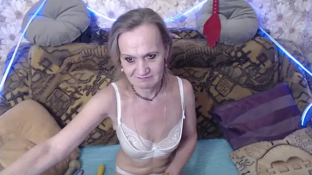 MissBekker online show from 12-17-25, 07:31