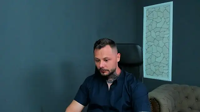 Snapshot of BrianHunts chatting on 06-18-26, 04:46 BrianHunts online show from 06-18-26, 04:46