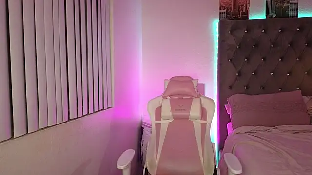 evajonez online show from 11-21-25, 06:34