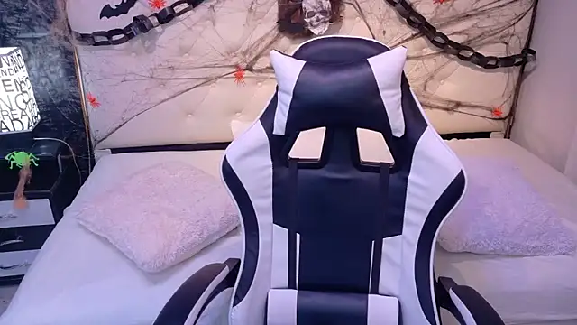 Snapshot of tamara_colliins_ chatting on 10-26-25, 04:29 tamara colliins online show from 10-26-25, 04:29